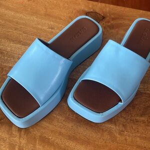 Alohas SVEGAN Janice platform sandal, sky blue